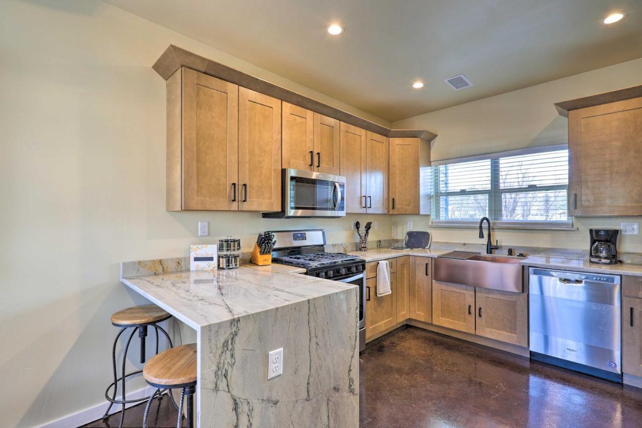 Villa Modern Retreat 3 Blocks To Dtwn Williams And Rte 66 Extérieur photo